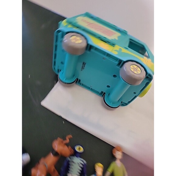 Scooby Doo The Mystery Machine Van Lot Figures Monsters villains Fred Shaggy - Picture 8 of 8